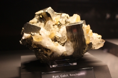 Pyrit, Calcit, Rauchquarz, Berezovskoe, Ural, Russland