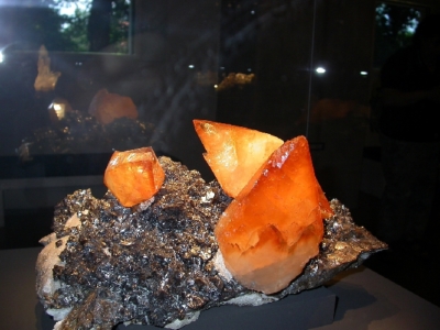 Calcit auf Sphalerit, Cumberland Mine, Smith County, Tennessee, USA