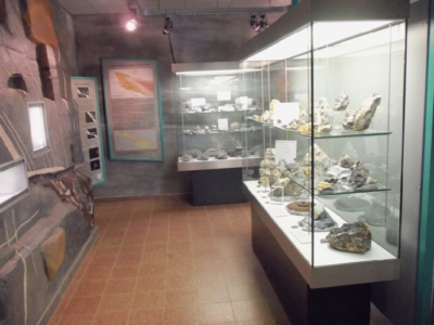 Der Museumsbereich mit Mineralienfunden des Bergbaus.